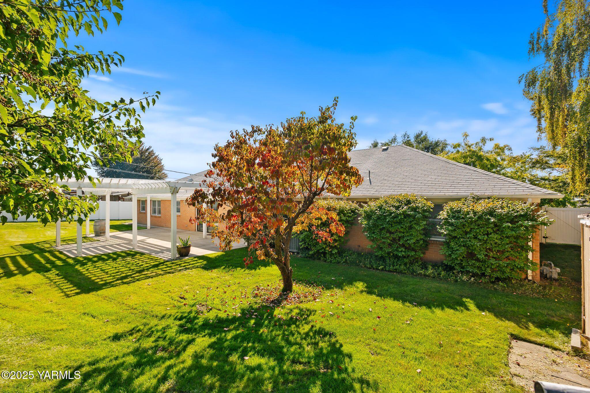 3609 Richey Road Yakima, WA 98902 - Photo 31 of 33 a view of a house with a yard