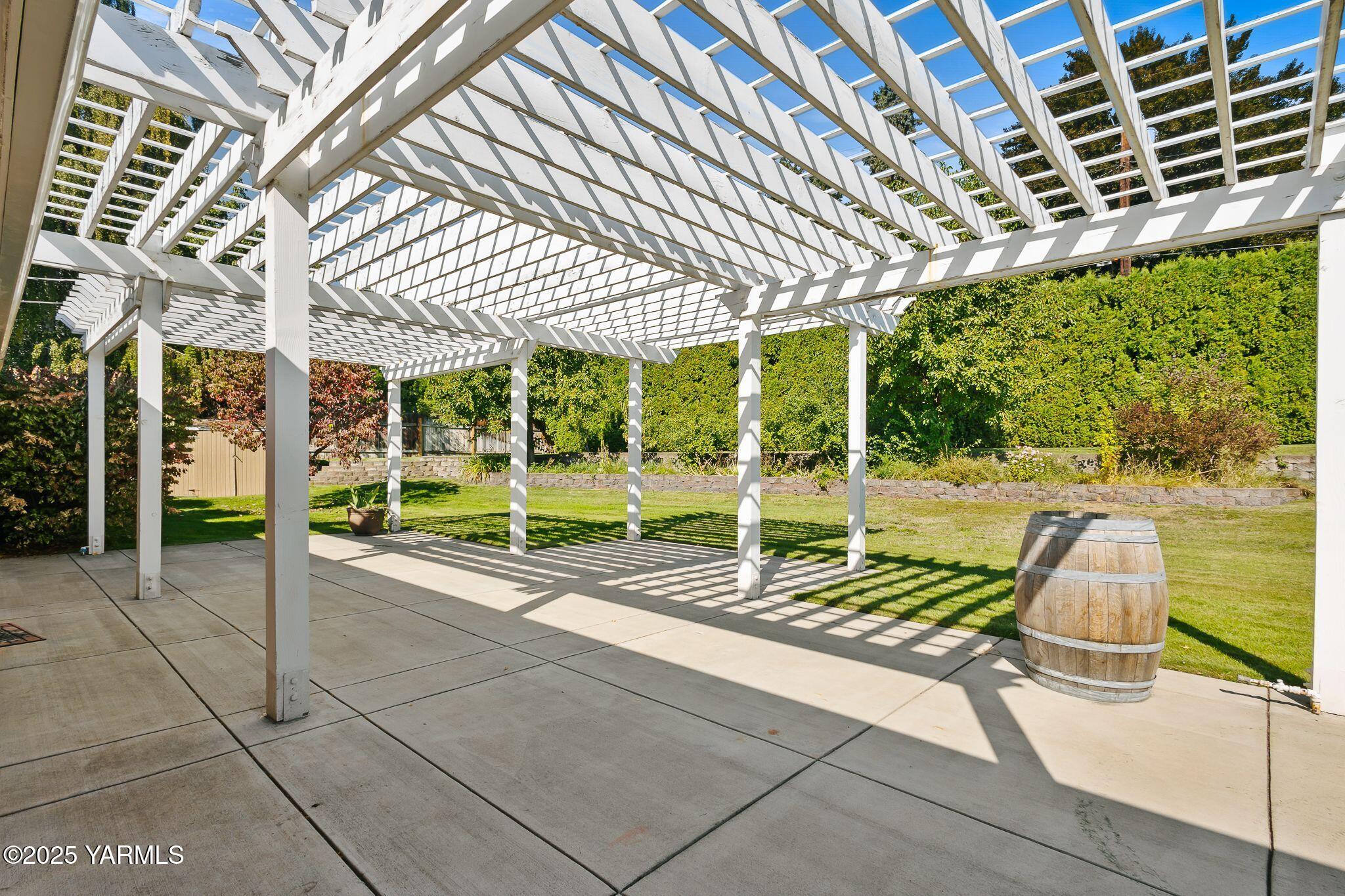 3609 Richey Road Yakima, WA 98902 - Photo 33 of 33 a view of a patio with a table and chairs and potted plants
