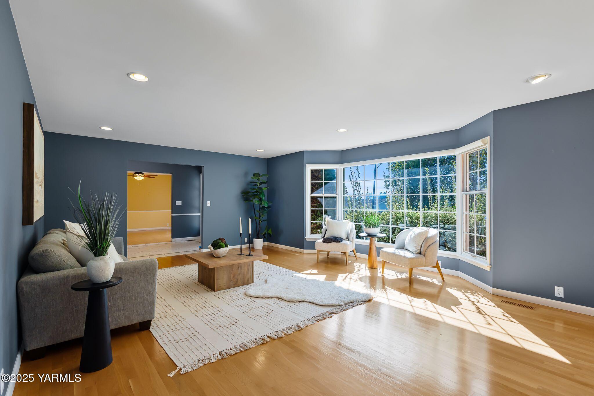 3609 Richey Road Yakima, WA 98902 - Photo 7 of 33 a living room with furniture and a large window