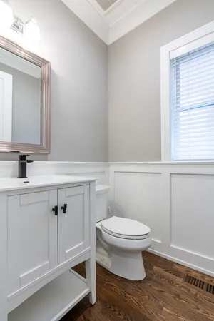 $1,400,000 | 729 West Barry Avenue, Unit 1, Chicago, IL 60657