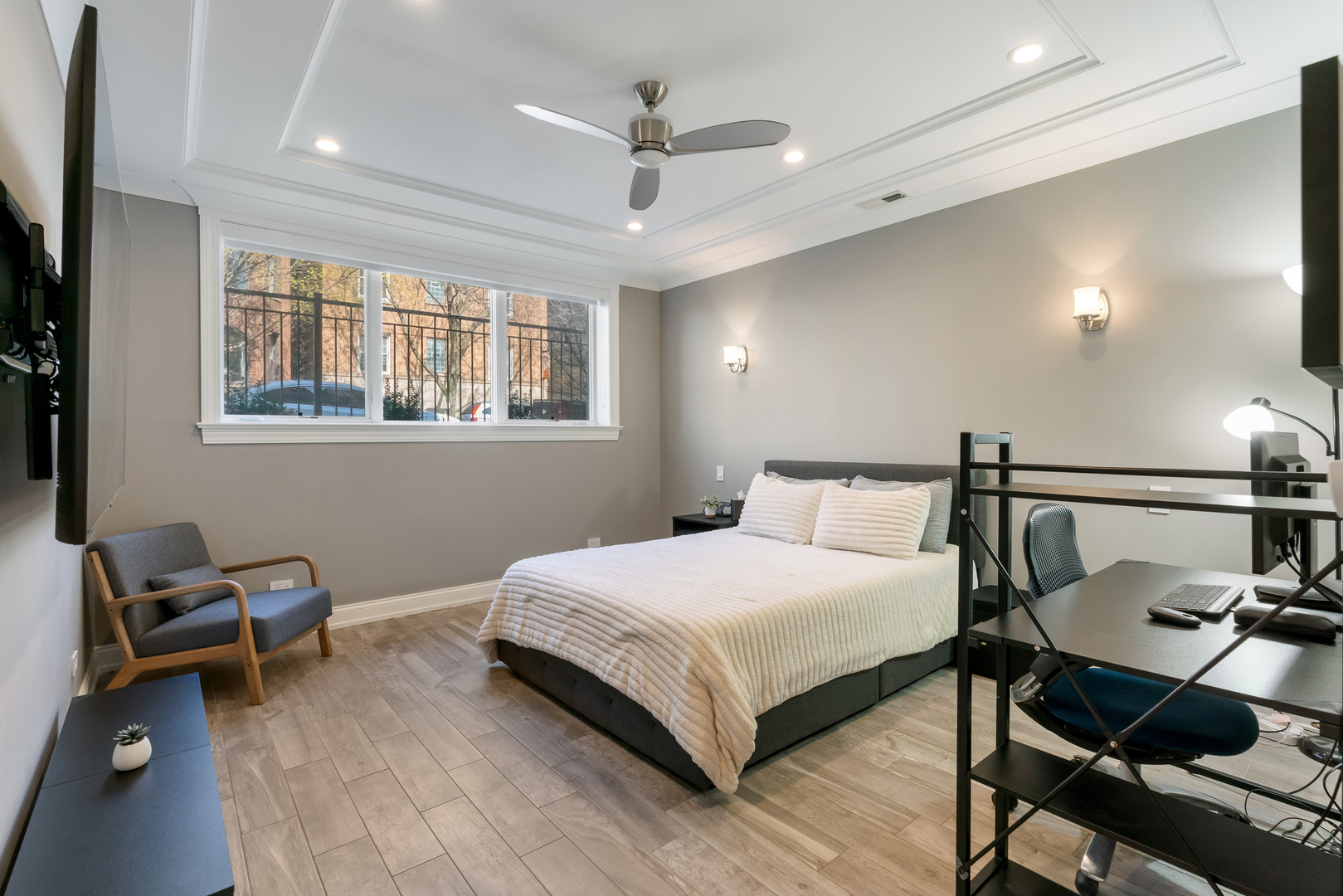 729 West Barry Avenue, Unit 1 Chicago, IL 60657 - Photo 15 of 34 a bedroom with a bed a desk and chair