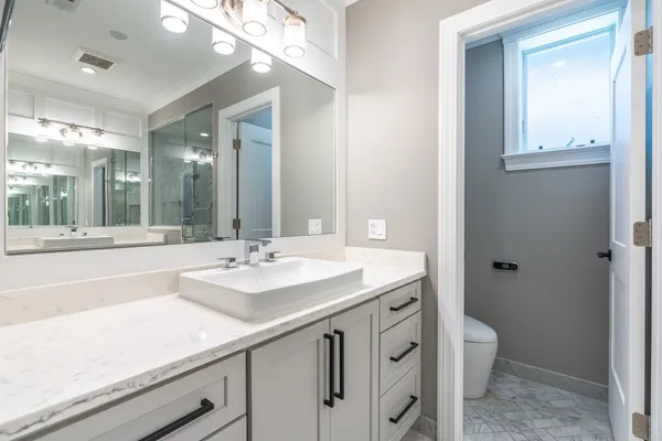 $1,400,000 | 729 West Barry Avenue, Unit 1, Chicago, IL 60657