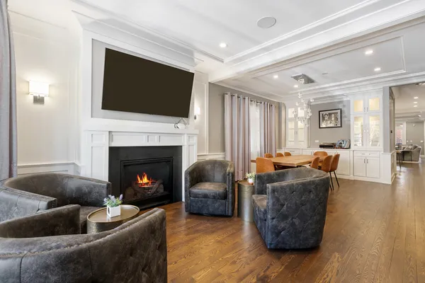 $1,400,000 | 729 West Barry Avenue, Unit 1, Chicago, IL 60657