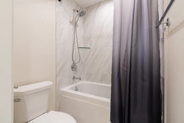 $1,400,000 | 729 West Barry Avenue, Unit 1, Chicago, IL 60657