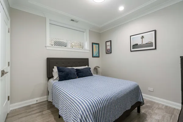 $1,400,000 | 729 West Barry Avenue, Unit 1, Chicago, IL 60657