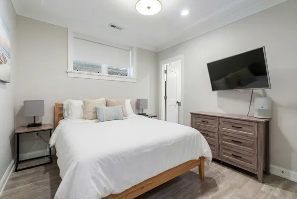 $1,400,000 | 729 West Barry Avenue, Unit 1, Chicago, IL 60657