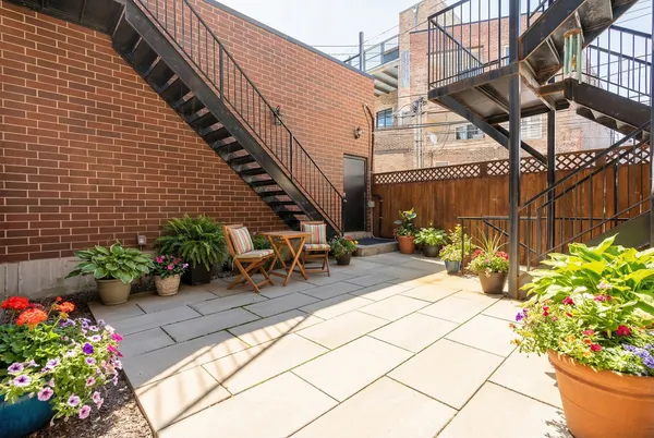 $1,400,000 | 729 West Barry Avenue, Unit 1, Chicago, IL 60657