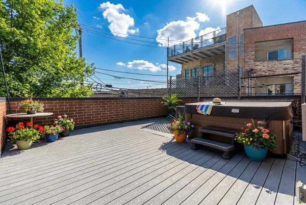 $1,400,000 | 729 West Barry Avenue, Unit 1, Chicago, IL 60657