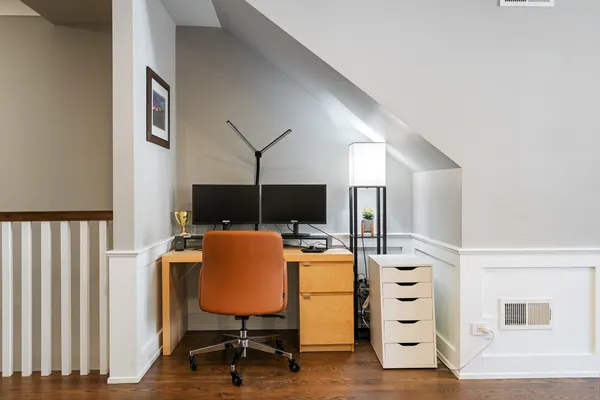 $1,400,000 | 729 West Barry Avenue, Unit 1, Chicago, IL 60657
