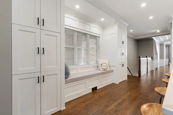 $1,400,000 | 729 West Barry Avenue, Unit 1, Chicago, IL 60657