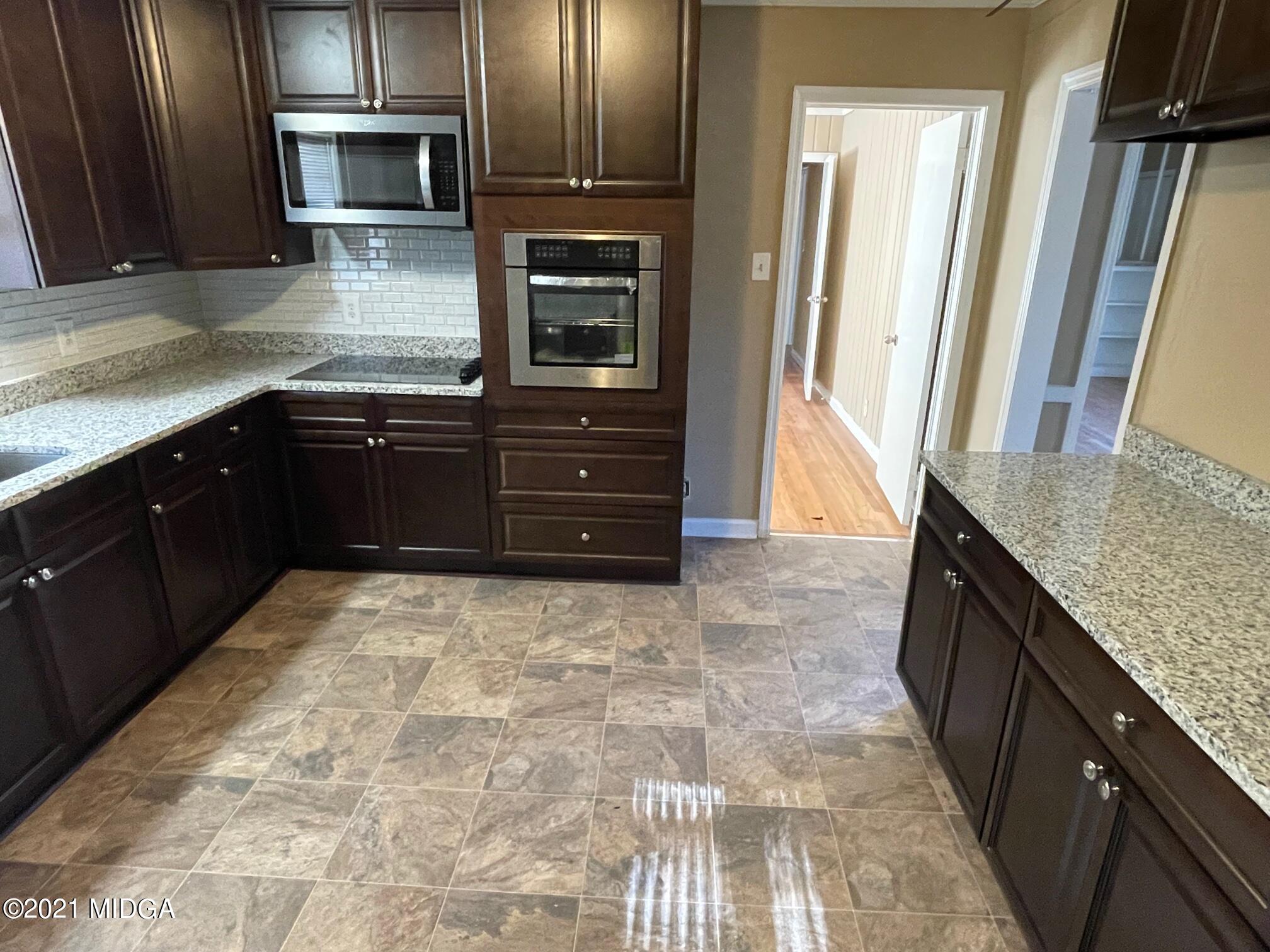 809 Lee Road Macon, GA 31204 - Photo 2 of 11 IMG_3584
