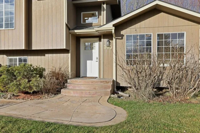 $475,000 | 305 East Midway Road, Colbert, WA 99005