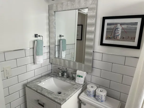 $1,870 | 1258 Beach Road, Unit 6, Singer Island, FL 33404