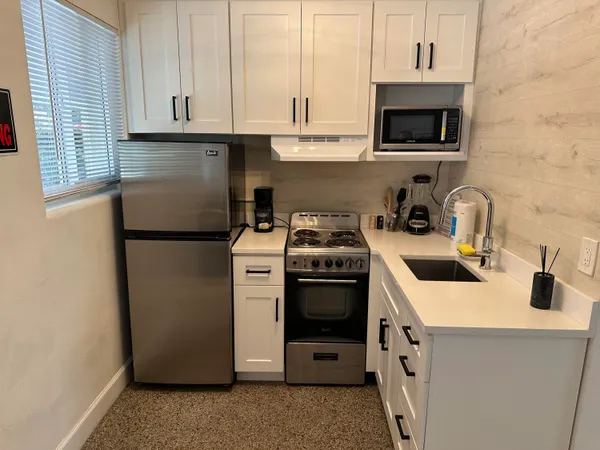 $1,870 | 1258 Beach Road, Unit 6, Singer Island, FL 33404