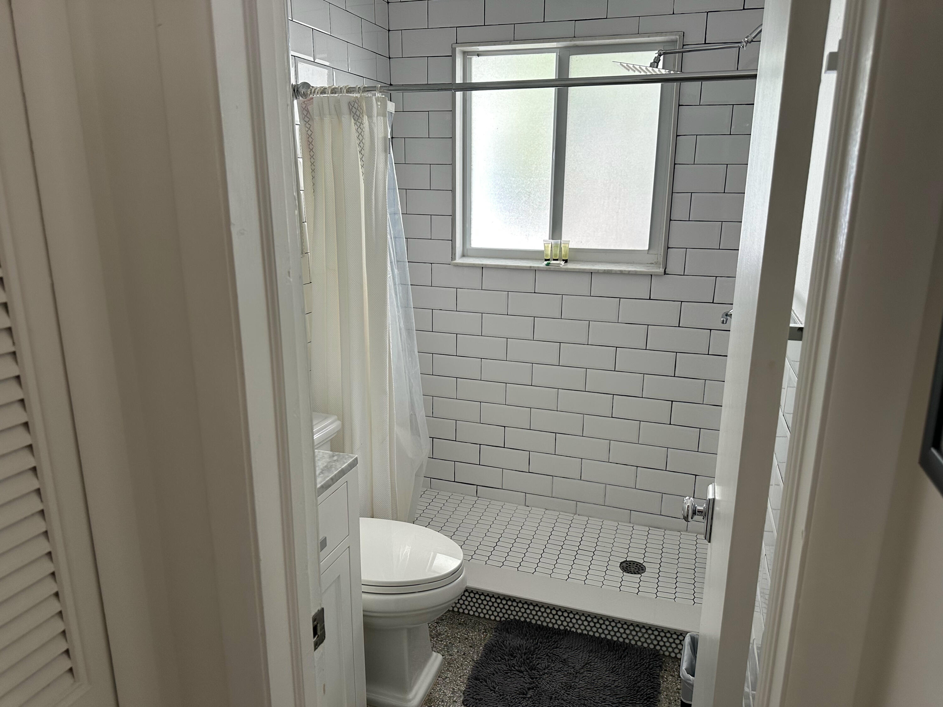 1258 Beach Road, Unit 6 Singer Island, FL 33404 - Photo 9 of 15 1258 Beach - Unit 6 - 08