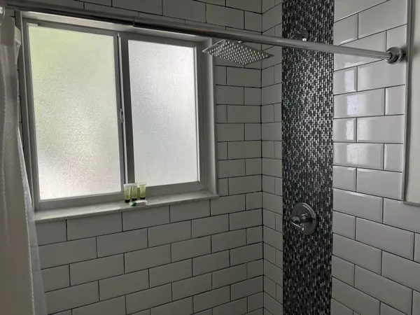 $1,870 | 1258 Beach Road, Unit 6, Singer Island, FL 33404