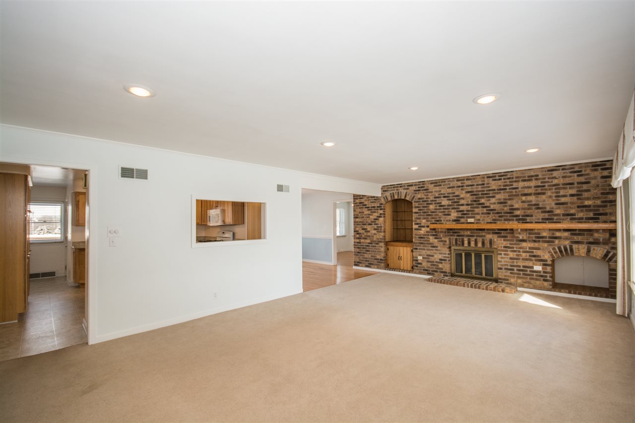 5227 North Prospect Road Peoria, IL 61614 - Photo 8 of 36 Gallery Image 8
