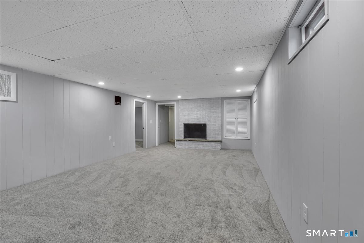 909 Randolph Road Middletown, CT 06457 - Photo 20 of 24 a view of an empty room