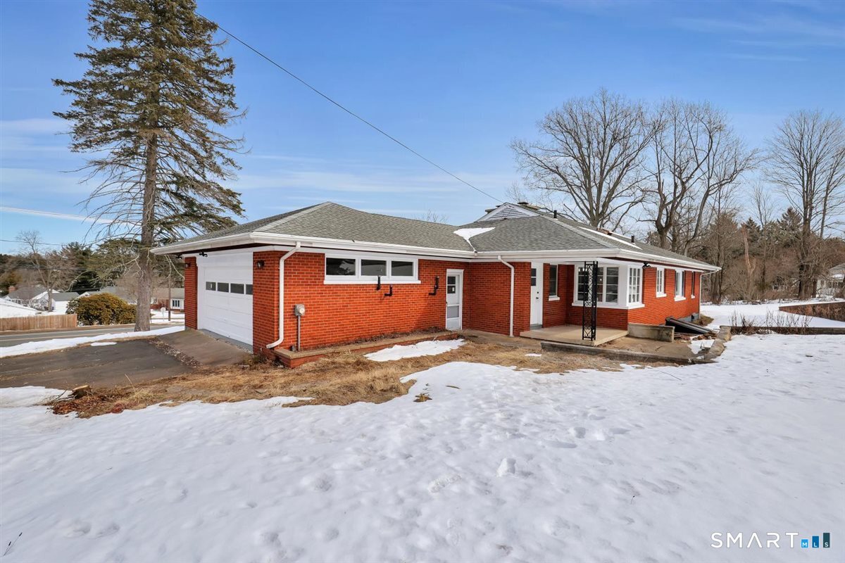 909 Randolph Road Middletown, CT 06457 - Photo 2 of 24 a view of a yard in front of house