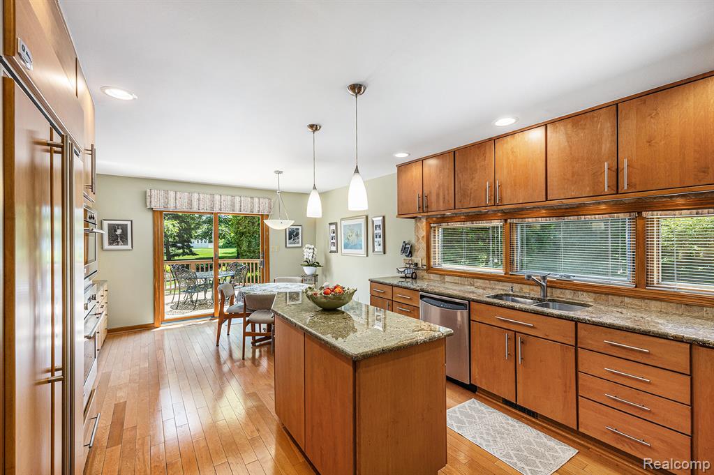 31220 Country Ridge Circle Farmington Hills, MI 48331 - Photo 10 of 35