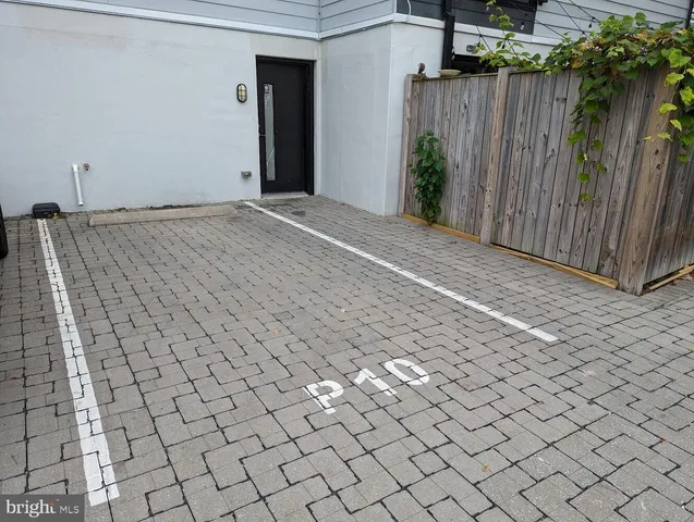 $3,900 | 2724 12th Street Northeast, Unit 6, Washington, DC 20018