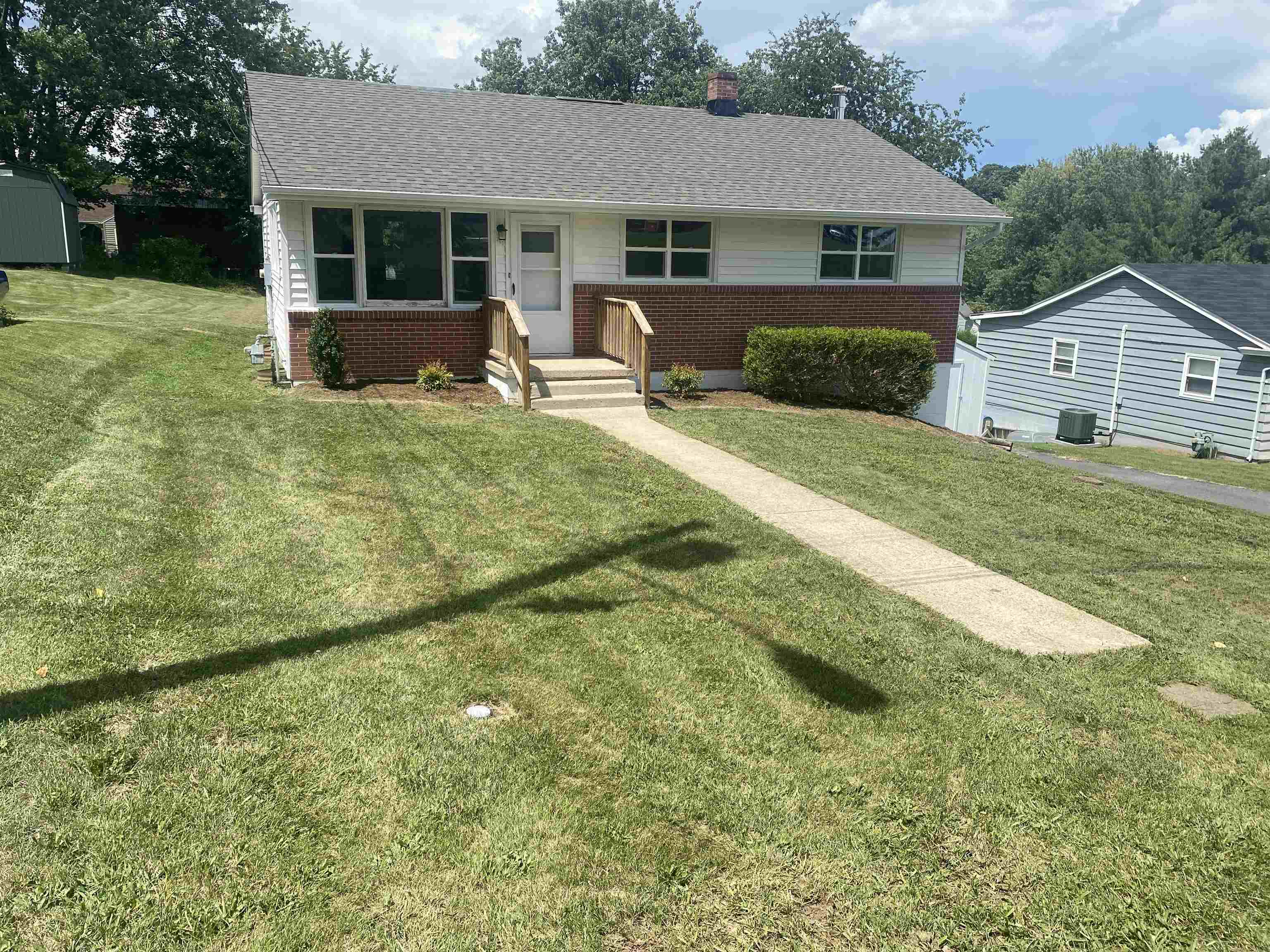 214 Surrey Road Staunton, VA 24401 - Photo 2 of 30 Gallery Image 2