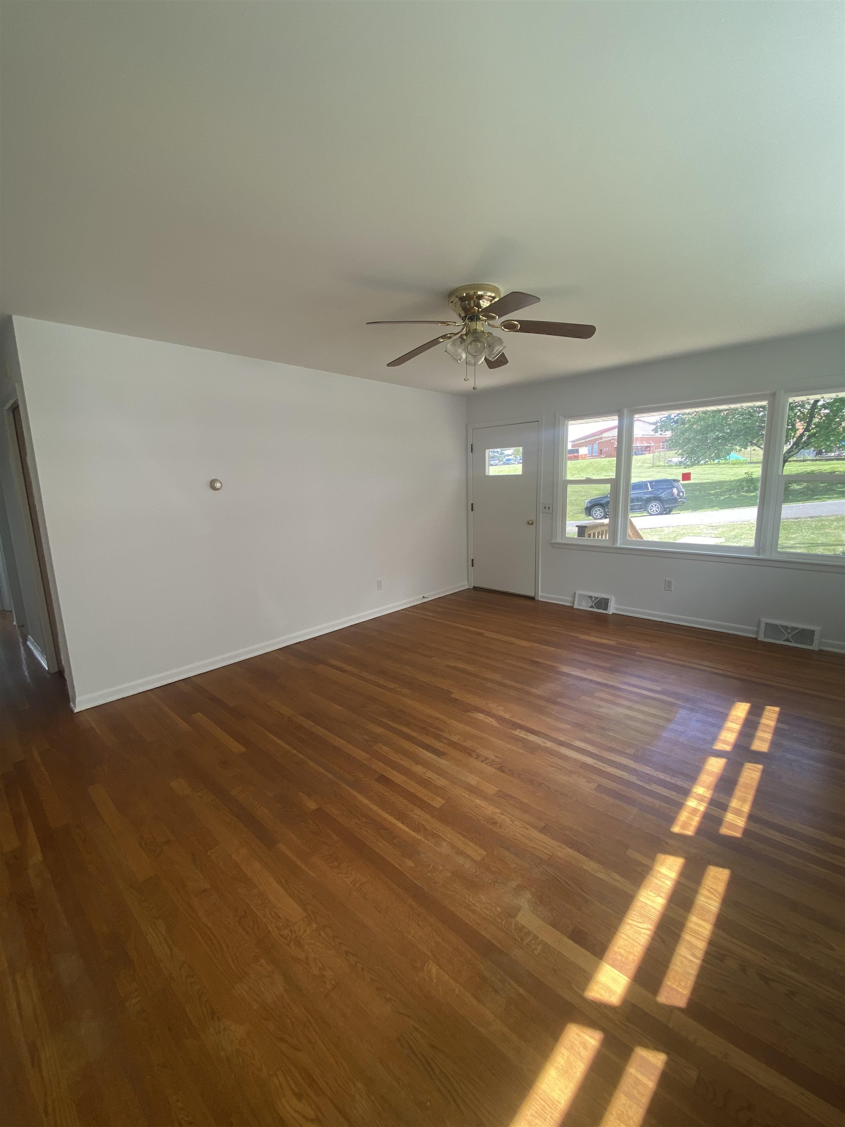 214 Surrey Road Staunton, VA 24401 - Photo 6 of 30 Gallery Image 6