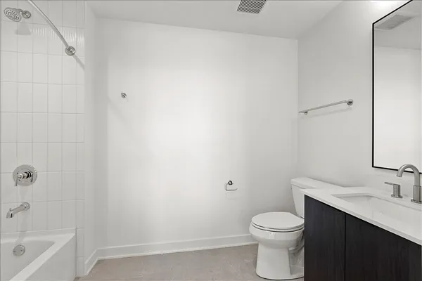 $4,435 | 1801 West Grand Avenue, Unit 402, Chicago, IL 60622