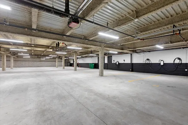 $4,435 | 1801 West Grand Avenue, Unit 402, Chicago, IL 60622