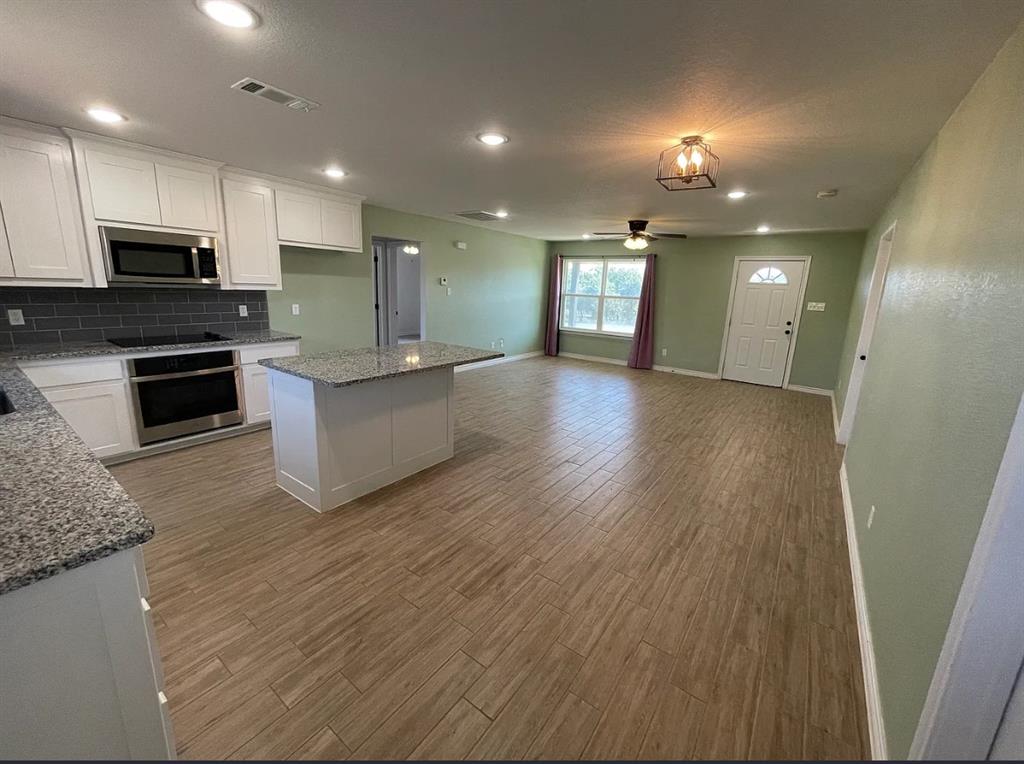 109 Spruce Tree Court Poolville, TX 76487 - Photo 6 of 20