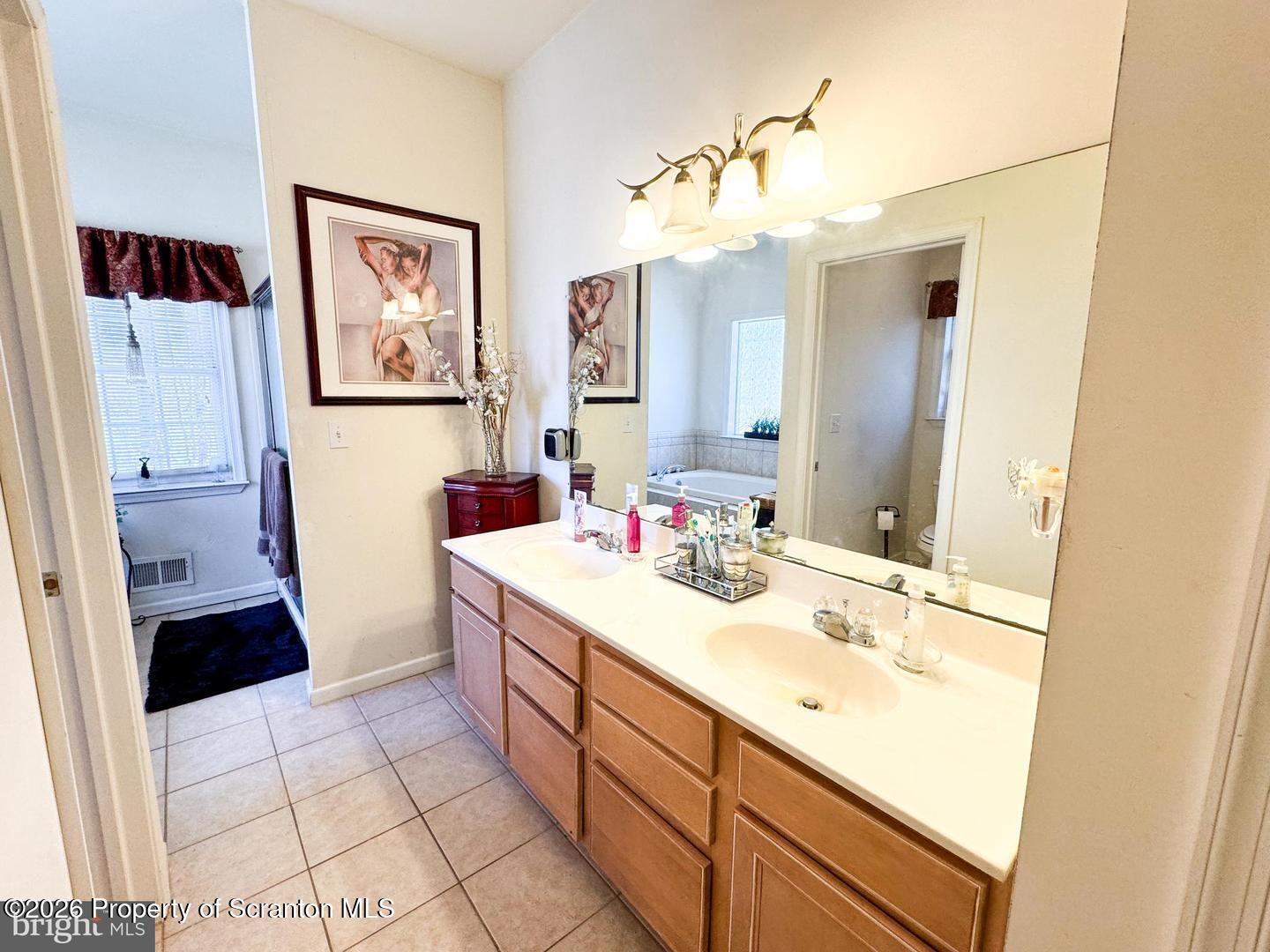 145 Oak Ridge Drive Milford, PA 18337 - Photo 19 of 33 Bathroom full 1