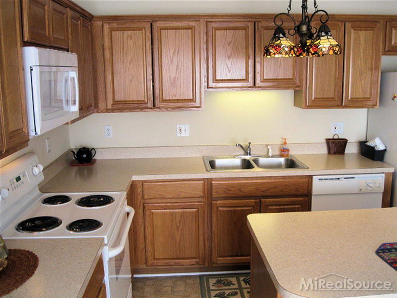 33522 Utica Road Fraser, MI 48026 - Photo 6 of 24 31188994-5.JPG