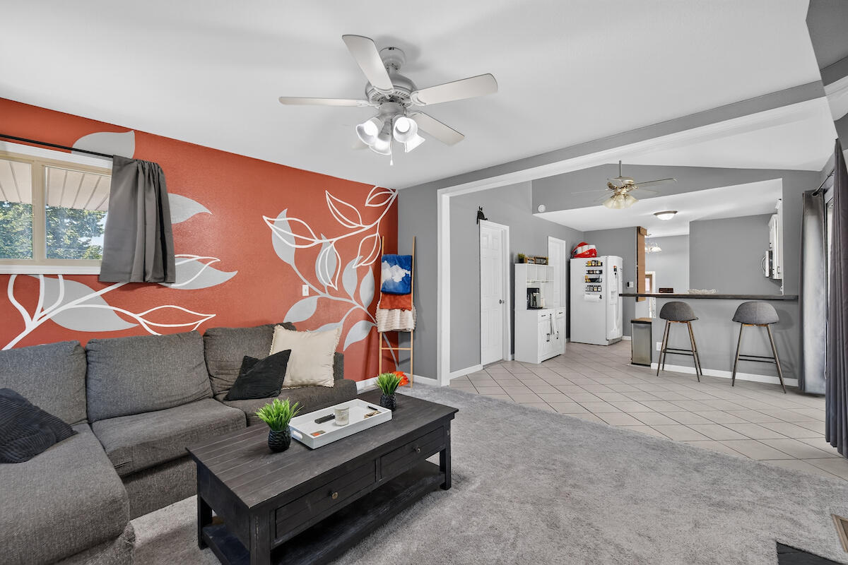 2018 Cleveland Avenue Racine, WI 53405 - Photo 8 of 20 Living Room