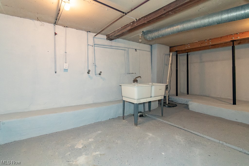 1398 Argonne Road Cleveland, OH 44121 - Photo 30 of 35 Gallery Image 30