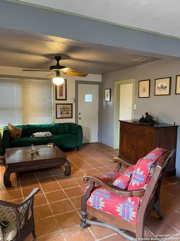 $1,279,000 | 1601 County Road 640, Yancey, TX 78886