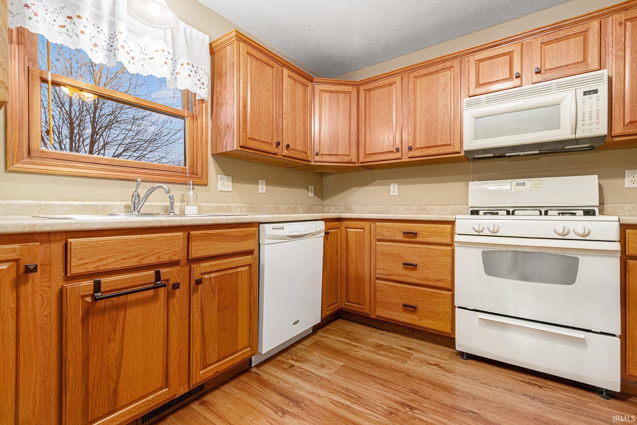58178 Prairie Ridge Road Goshen, IN 46528 - Photo 7 of 32 Gallery Image 7