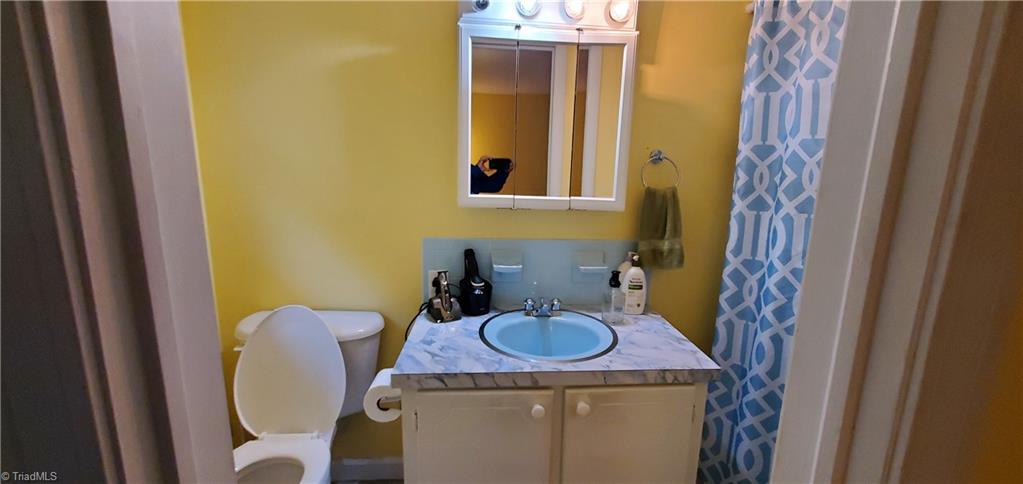 1452 Slate Road King, NC 27021 - Photo 22 of 28 Primary Bathroom