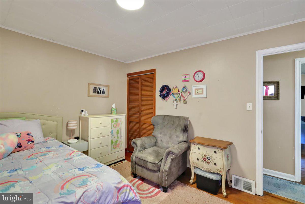 307 Summit Avenue Reading, PA 19607 - Photo 16 of 25 Charming bedroom with playful decor.