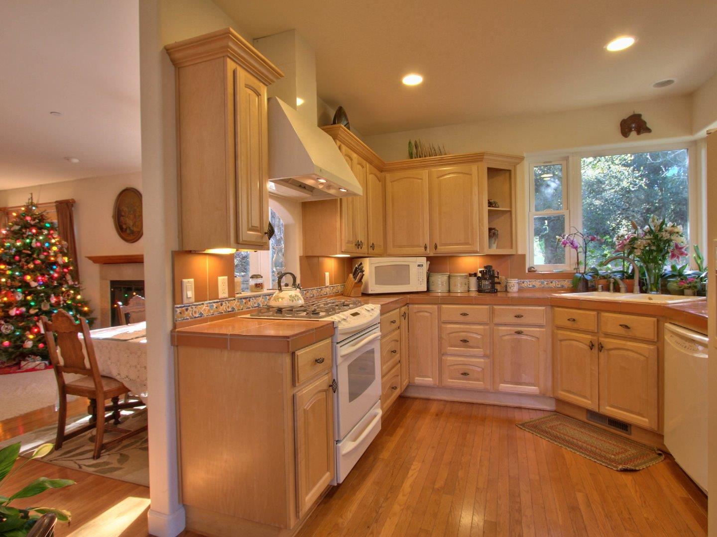 276 Paradise Road Salinas, CA 93907 - Photo 8 of 23 Gallery Image 8