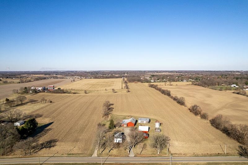 9202 Town Hall Road Belvidere, IL 61008 - Photo 2 of 39 an ocean beach with an outdoor seating
