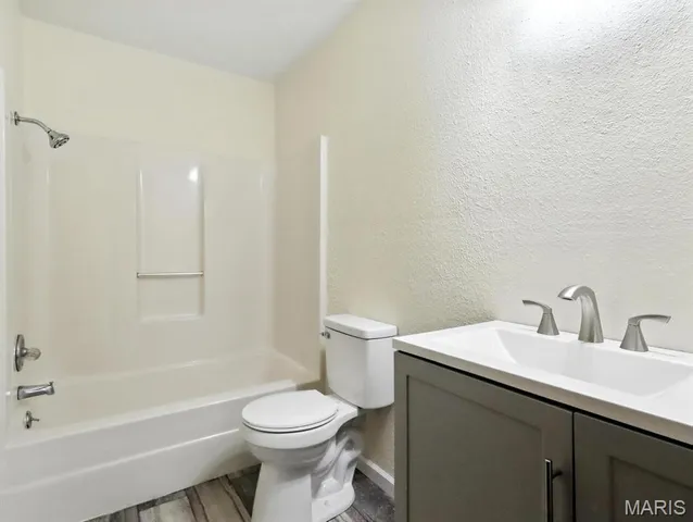 $210,000 | 33650 M-a&b Highway, Plato, MO 65552