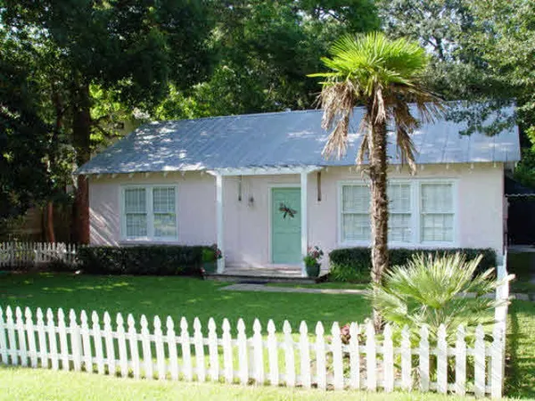 $2,500 | 305 Gaston Avenue, Fairhope, AL 36532