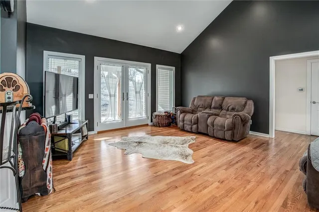 $545,000 | 2312 Southeast Rattle Snake Hill, Butler, MO 64730