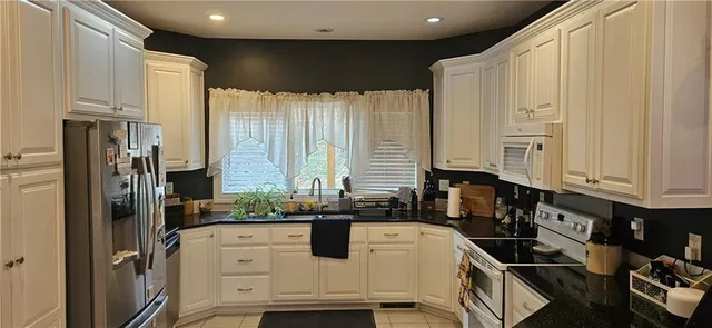 $550,000 | 2312 Southeast Rattle Snake Hill, Butler, MO 64730