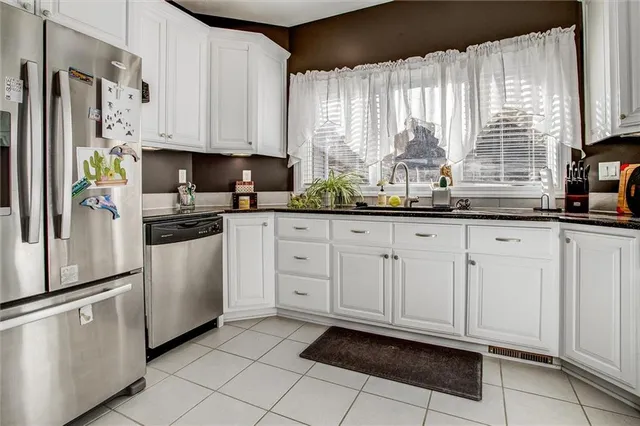 $545,000 | 2312 Southeast Rattle Snake Hill, Butler, MO 64730