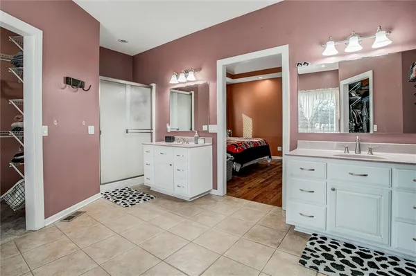 $540,000 | 2312 Southeast Rattle Snake Hill, Butler, MO 64730