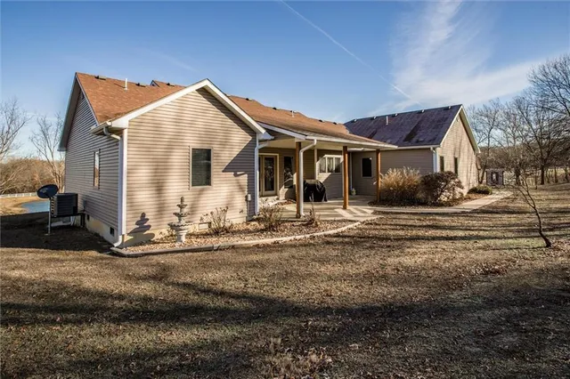 $545,000 | 2312 Southeast Rattle Snake Hill, Butler, MO 64730
