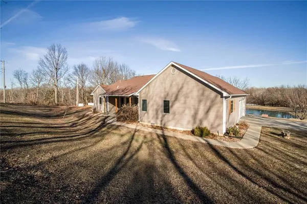 $540,000 | 2312 Southeast Rattle Snake Hill, Butler, MO 64730