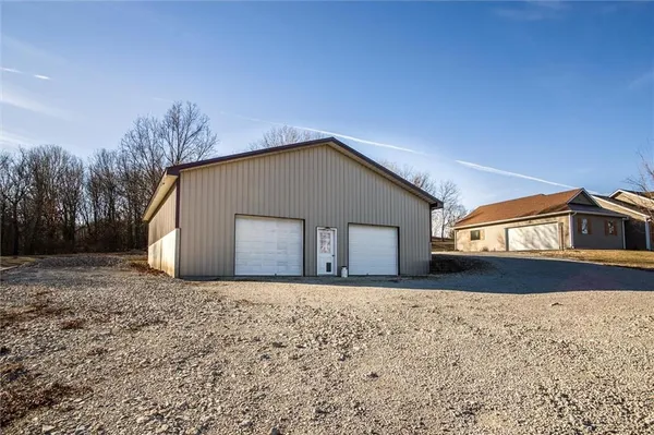 $540,000 | 2312 Southeast Rattle Snake Hill, Butler, MO 64730