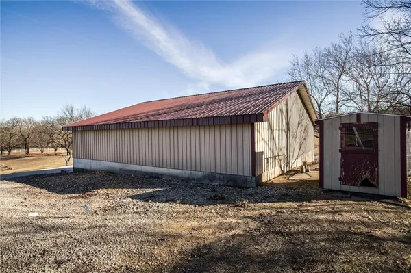 $540,000 | 2312 Southeast Rattle Snake Hill, Butler, MO 64730